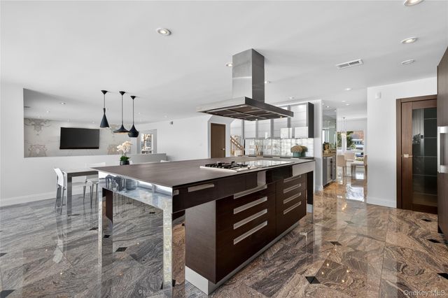 48 Westwood Court, Woodbury, NY 11797