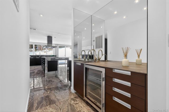 48 Westwood Court, Woodbury, NY 11797