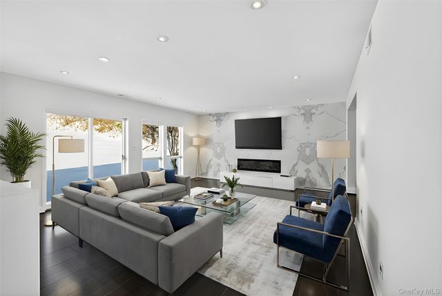 48 Westwood Court, Woodbury, NY 11797