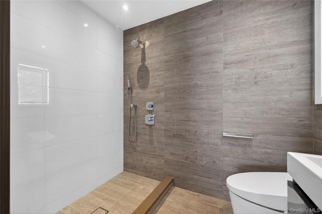 48 Westwood Court, Woodbury, NY 11797