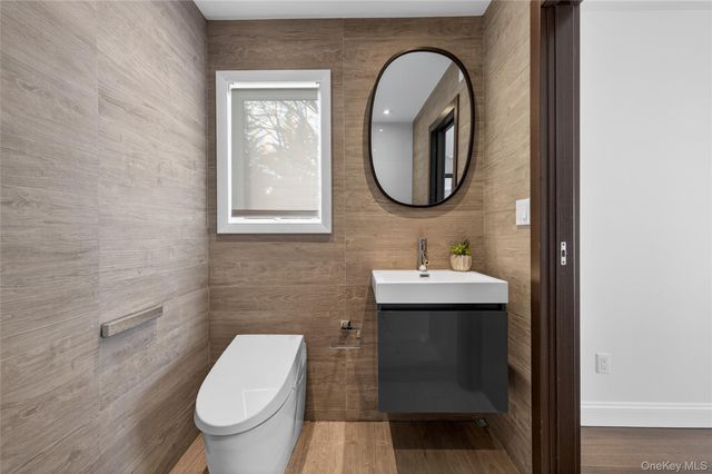 48 Westwood Court, Woodbury, NY 11797