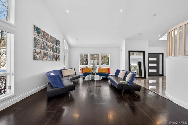 48 Westwood Court, Woodbury, NY 11797