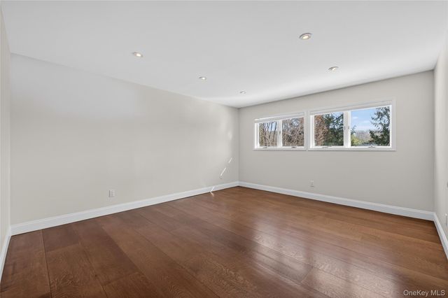 48 Westwood Court, Woodbury, NY 11797