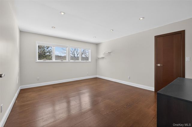 48 Westwood Court, Woodbury, NY 11797