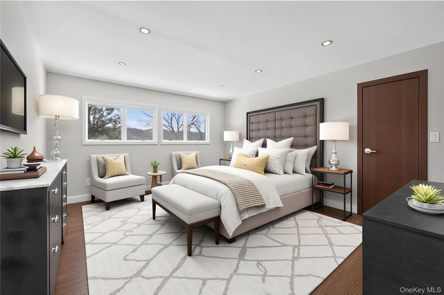 48 Westwood Court, Woodbury, NY 11797