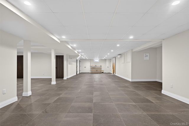 48 Westwood Court, Woodbury, NY 11797