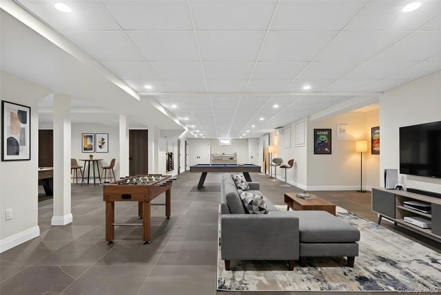 48 Westwood Court, Woodbury, NY 11797