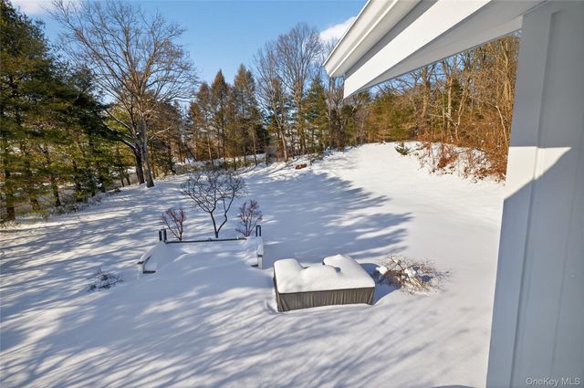 48 Westwood Court, Woodbury, NY 11797