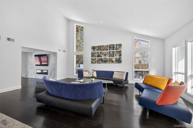 48 Westwood Court, Woodbury, NY 11797