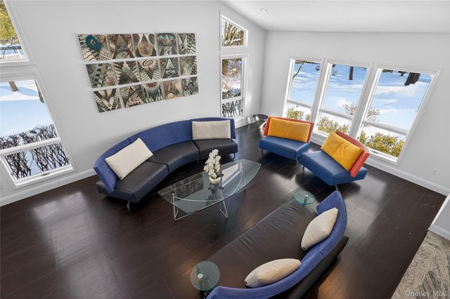 48 Westwood Court, Woodbury, NY 11797