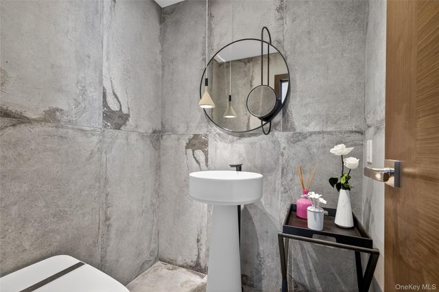 48 Westwood Court, Woodbury, NY 11797