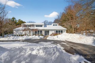 48 Westwood Court, Woodbury, NY 11797