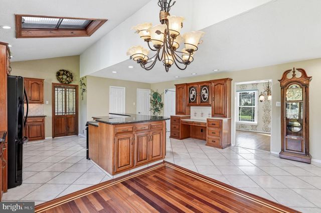 904 HERITAGE RD, Moorestown, NJ 08057