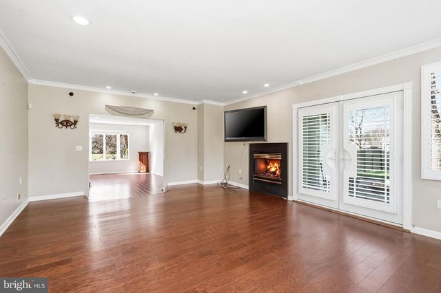 904 HERITAGE RD, Moorestown, NJ 08057