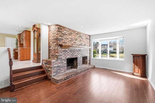 904 HERITAGE RD, Moorestown, NJ 08057