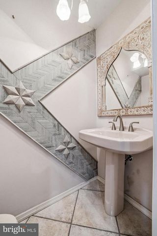 904 HERITAGE RD, Moorestown, NJ 08057