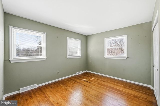 904 HERITAGE RD, Moorestown, NJ 08057