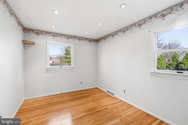 904 HERITAGE RD, Moorestown, NJ 08057