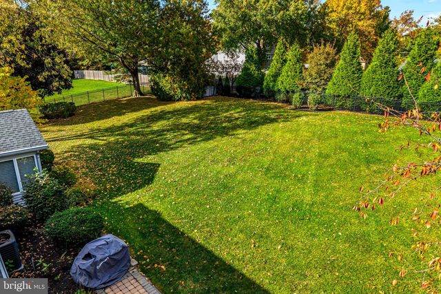 904 HERITAGE RD, Moorestown, NJ 08057