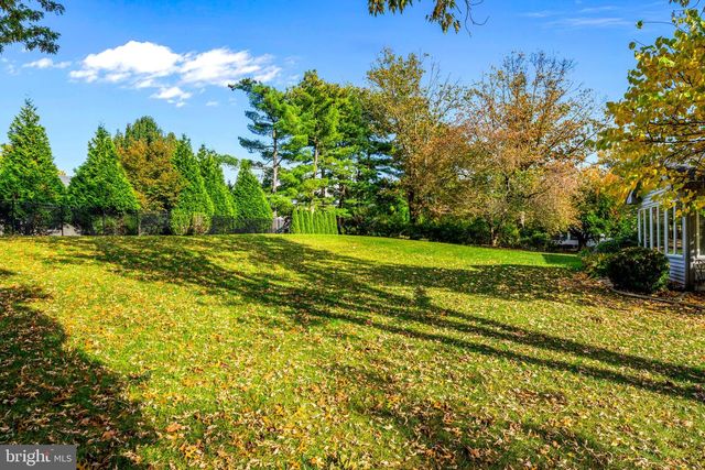 904 HERITAGE RD, Moorestown, NJ 08057