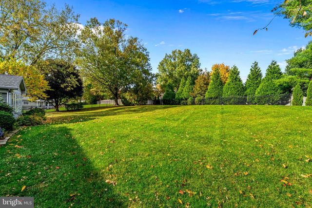 904 HERITAGE RD, Moorestown, NJ 08057