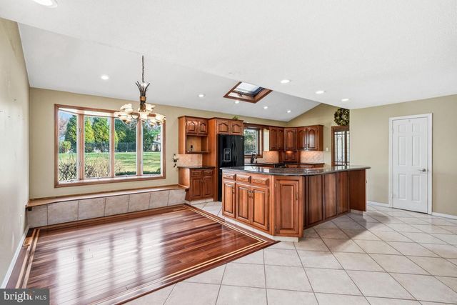 904 HERITAGE RD, Moorestown, NJ 08057