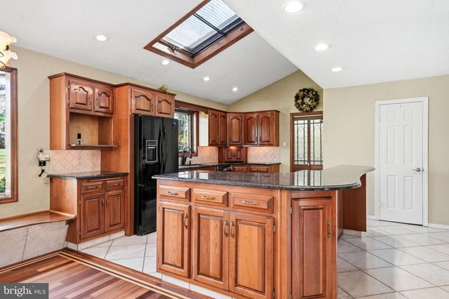 904 HERITAGE RD, Moorestown, NJ 08057