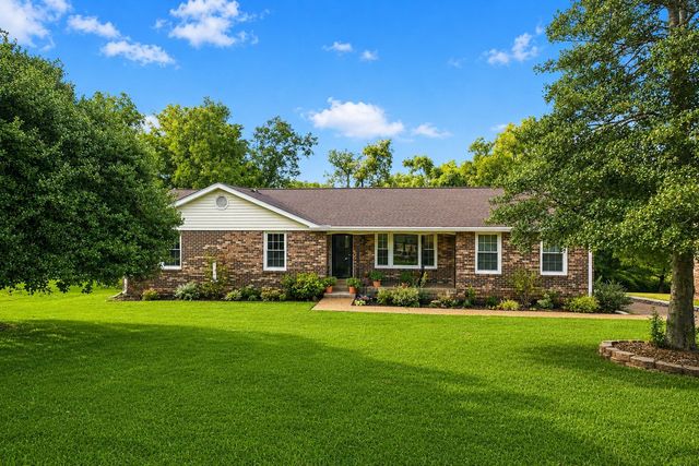 1939 Pinehurst Dr, Nashville, TN 37216
