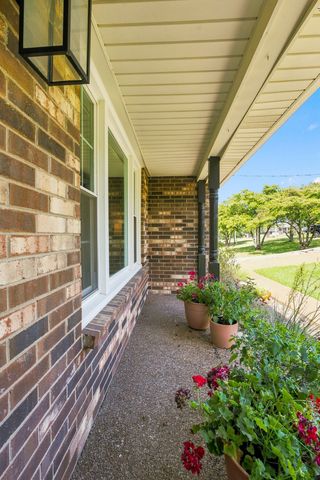 1939 Pinehurst Dr, Nashville, TN 37216