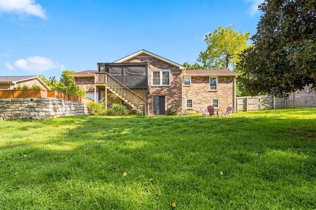 1939 Pinehurst Dr, Nashville, TN 37216
