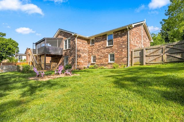 1939 Pinehurst Dr, Nashville, TN 37216