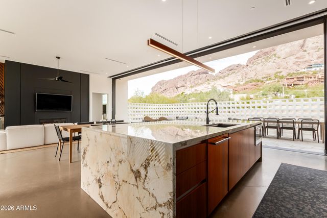 4905 E WHITE GATES Drive, Phoenix, AZ 85018