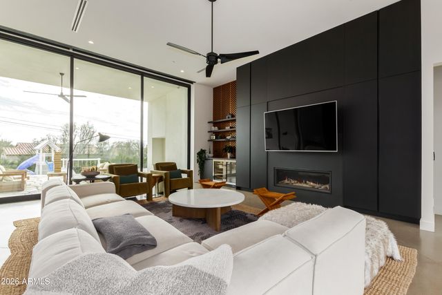 4905 E WHITE GATES Drive, Phoenix, AZ 85018