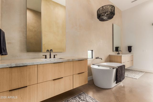 4905 E WHITE GATES Drive, Phoenix, AZ 85018