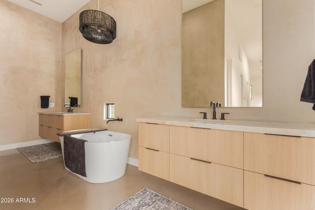 4905 E WHITE GATES Drive, Phoenix, AZ 85018