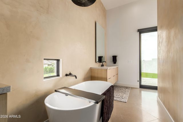 4905 E WHITE GATES Drive, Phoenix, AZ 85018