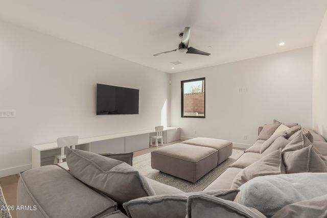 4905 E WHITE GATES Drive, Phoenix, AZ 85018