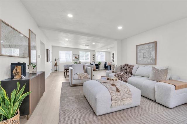 1506 East Saint Louis Avenue, Las Vegas, NV 89104