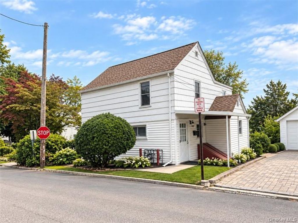 11 Lee Court A, Great Neck, NY 11024 — exterior