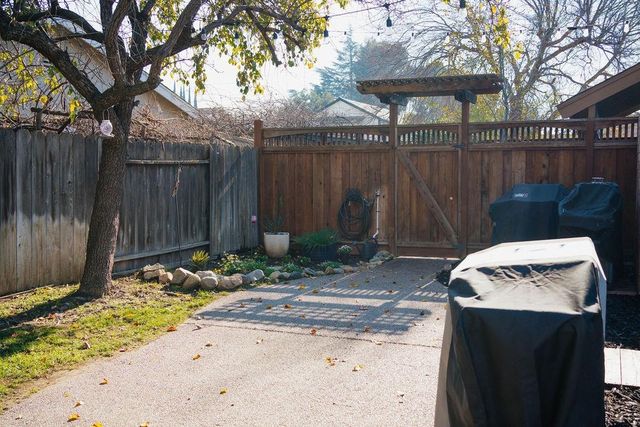 460 Clearwood Dr, Oakley, CA 94561