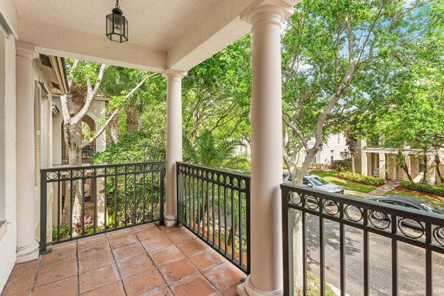 8058 Murano Circle, Palm Beach Gardens, FL 33418