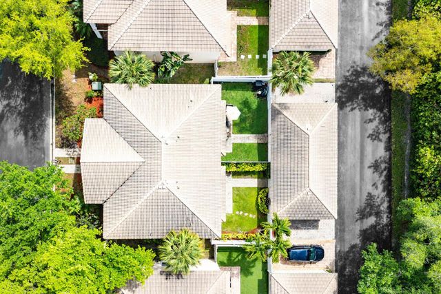 8058 Murano Circle, Palm Beach Gardens, FL 33418
