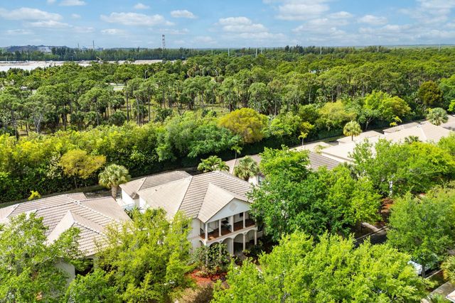 8058 Murano Circle, Palm Beach Gardens, FL 33418