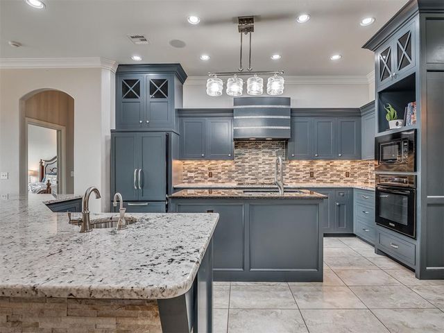 1144 Canteberry Drive, Yukon, OK 73099