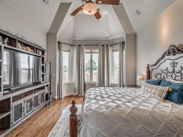 1144 Canteberry Drive, Yukon, OK 73099