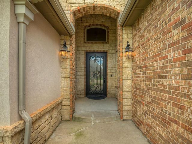 1144 Canteberry Drive, Yukon, OK 73099