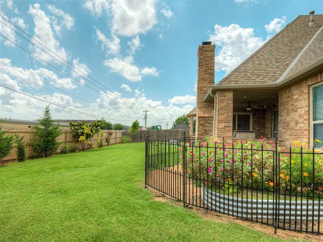 1144 Canteberry Drive, Yukon, OK 73099