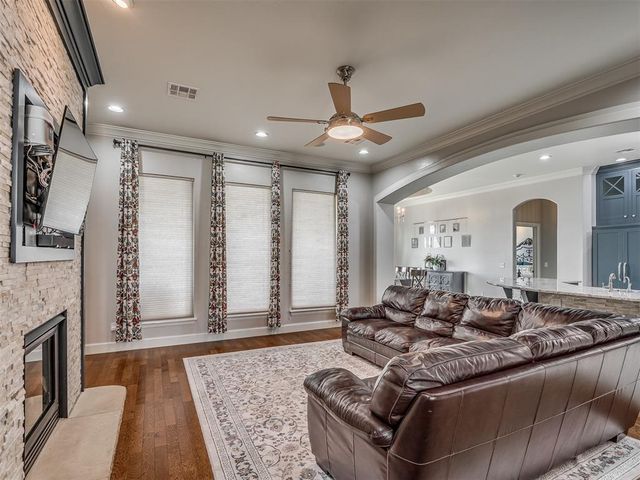 1144 Canteberry Drive, Yukon, OK 73099