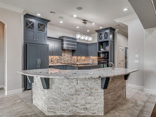 1144 Canteberry Drive, Yukon, OK 73099