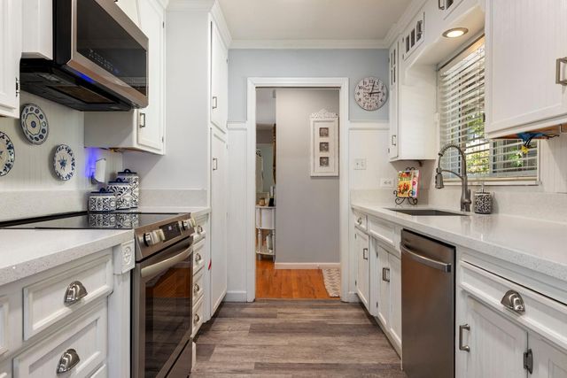 1002 Mount Vernon Dr, Modesto, CA 95350